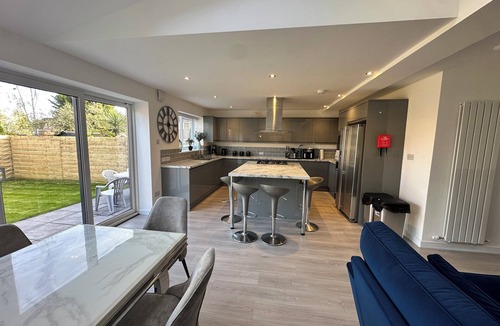 Olton House | Executive 6 Bedroom Home Near NEC & Airport