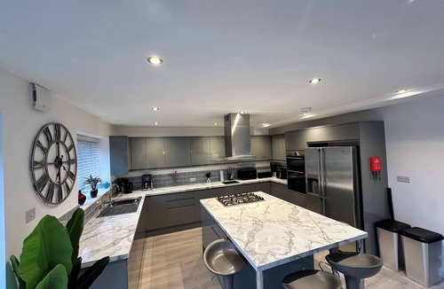 Olton House | Executive 6 Bedroom Home Near NEC & Airport