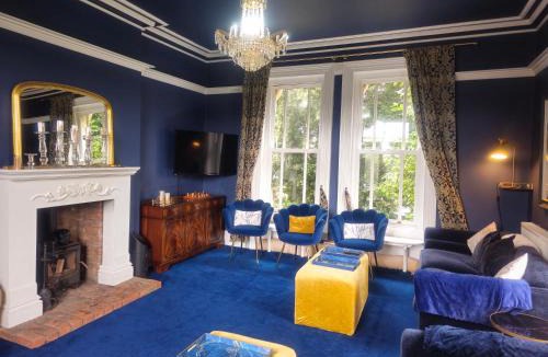 Bradiford Villa | Exquisite 10 bed Villa hot tub and games room