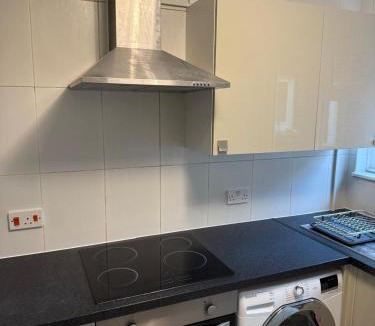 Dartford House | Exquisite King-sized Bedroom - Free Parking