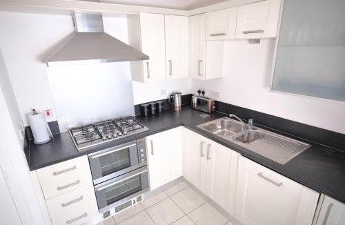 Rochester House | Extraordinary Tranquil Rochester Free Parking X 2