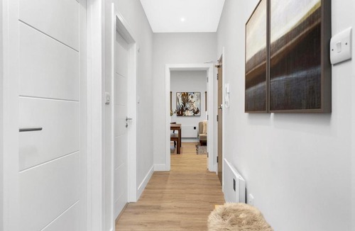 Tooting Apartment | Extremely spacious 1bed flat in Tooting