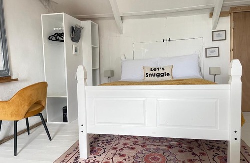 Newlyn House | Fab ensuite double room, ideally located for Isles of Scilly Ferry Terminal