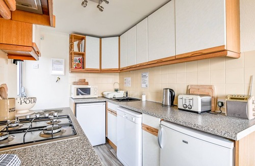 West Looe Apartment | Fabulous 3 bed Apartment with Balcony, Panoramic Sea Views & Free onsite parking