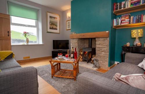 Haworth House | Fall in Green