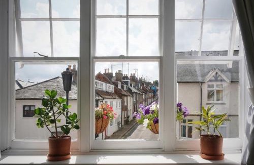 Lewes House | Fantastic 2BD Victorian Apt - 4 adults & 1 child