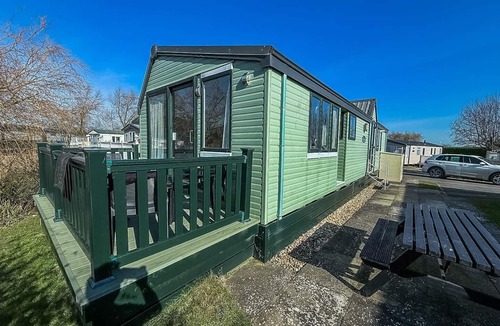 Skegness House | Fantastic caravan with stunning lake views at Southview Holiday Park ref 33002ML