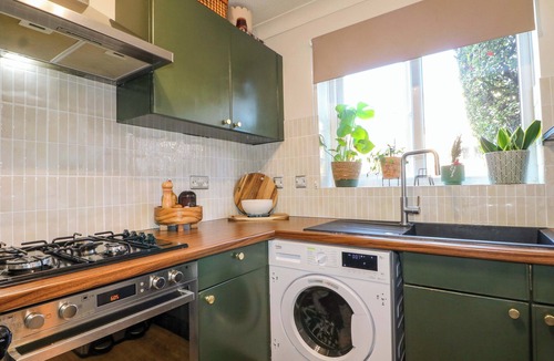 Farnham Cottage | FARNHAM PARK APARTMENT, family friendly in Farnham