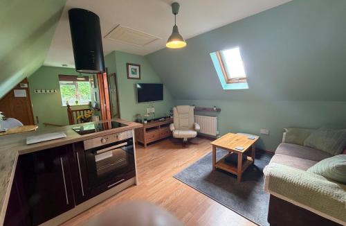 Bexhill-on-Sea Apartment | Fermain Lodge Countryside retreat, Peaceful Apartment with Gated Parking