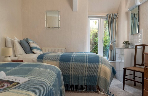 Dartmouth House | Ferry View - Three Bedroom House, Sleeps 6