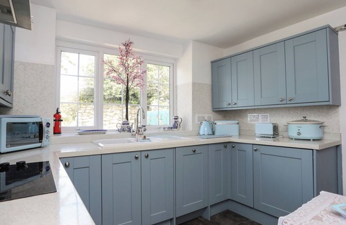 Caergeiliog House | Ffrwd