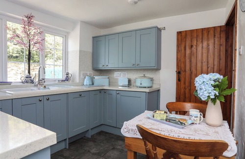 Caergeiliog House | Ffrwd