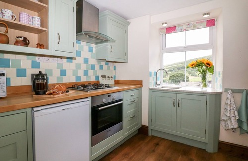 Peak District Cottage | Field View