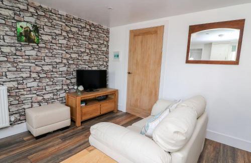 Llanybydder House | Field View