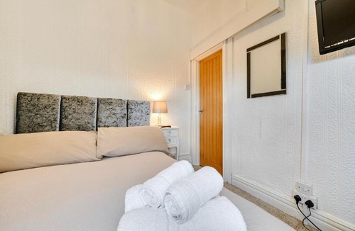 Bispham Apartment | First Floor 2-bed Apartment with Sea View