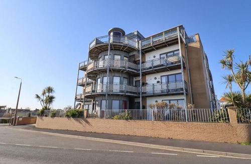 Dovercourt Apartment | Flat 19 By The Beach