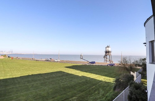 Dovercourt Apartment | Flat 19 By The Beach