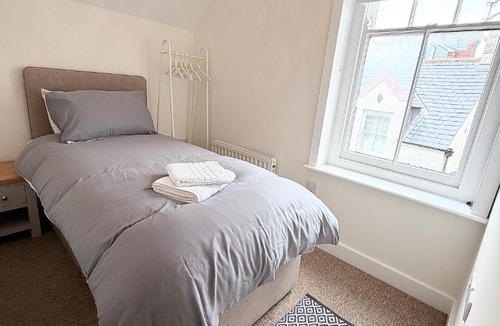 Fakenham Apartment | Flat 2, Spacious & Modern Apartment