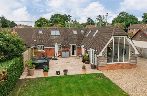 Fordingbridge House | Forest Edge - On the Edge of The New Forest with walks close by