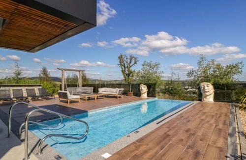 Pontyclun House | Forest Lodge