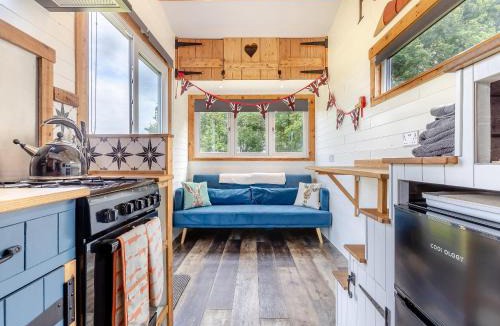 Foxley House | Fox Tiny House- Uk47395