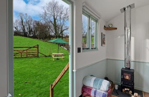 Dulverton Cabin | Foxgloves Hut Brompton Regis