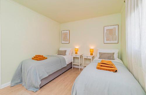 Lychpit Apartment | Fresh, stylish apartment