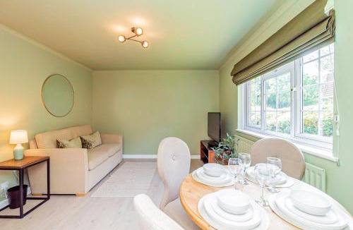 Lychpit Apartment | Fresh, stylish apartment
