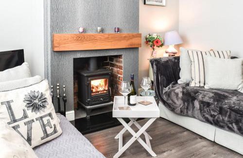 Sea Palling House | Fuchsia Cottage