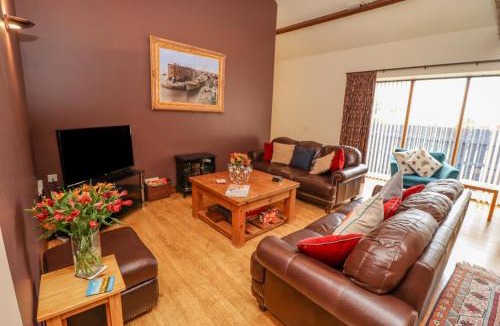 Thwing House | Furrows Cottage