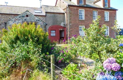 Holmrook House | Gable View
