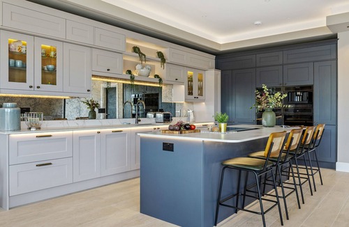 Combeinteignhead House | Gable View – Luxury Riverside Retreat with Panoramic Views & Cinema Room