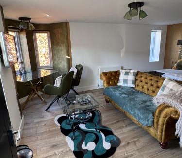 Llangollen House | Gamelin