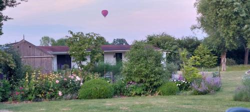 Abbess Roding House | Garden Cottage in heart of Kent