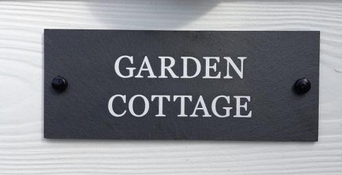 Abbess Roding House | Garden Cottage in heart of Kent
