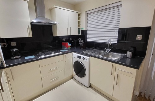 Edgware Apartment | Garland Modern Spacious Apartment With Garden, Edgware