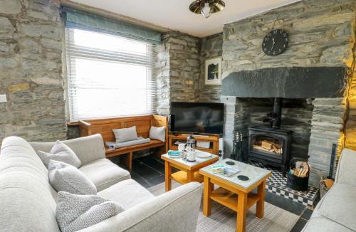Rhiwbryfdir House | Garreg Ddu