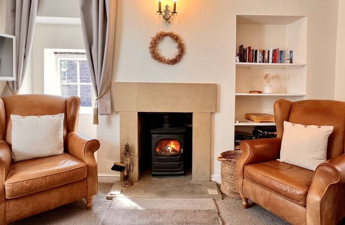 Matlock House | Gate Cottage, Matlock, Historic 1740's Cosy Cottage