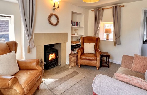 Matlock House | Gate Cottage, Matlock, Historic 1740's Cosy Cottage