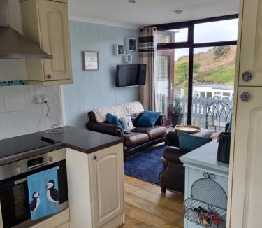 Nolton Ski Chalet | Giddy Puffin