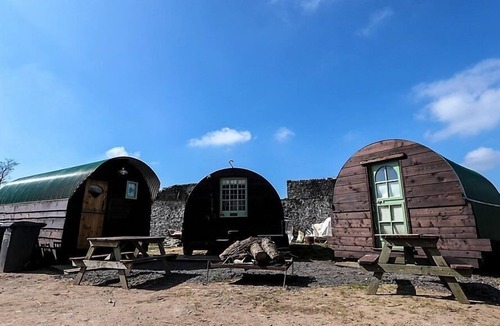 Compton Martin Apartment | Glamping Hut we call Arcs