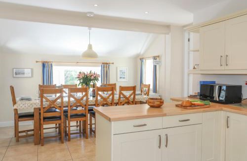 Caergeiliog House | Glanrhyd Isaf