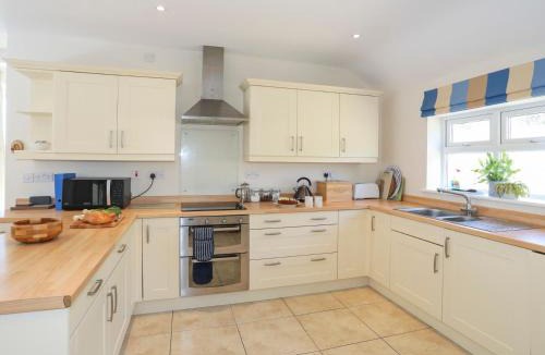 Caergeiliog House | Glanrhyd Isaf