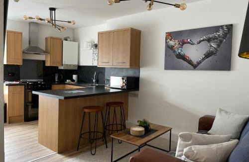 Lampeter Apartment | Glowstay 1