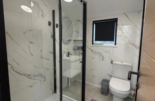 Lampeter Apartment | Glowstay 2