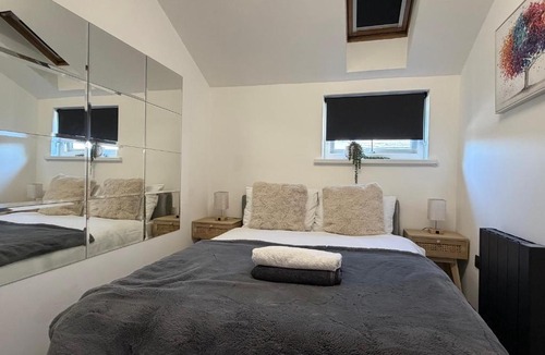 Lampeter Apartment | Glowstay 2