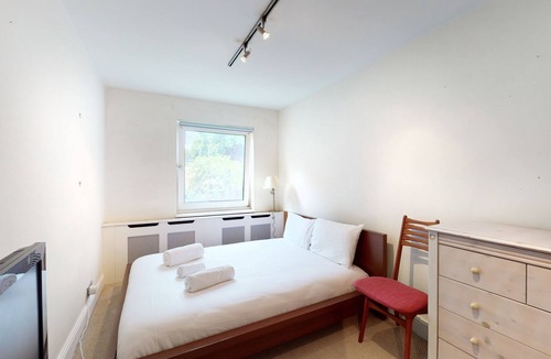 Highgate Apartment | Gorgeous 2 bed flat with parking and garden