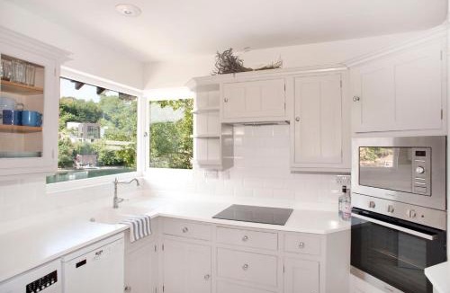 Noss Mayo House | Gorgeous riverfront holiday cottage