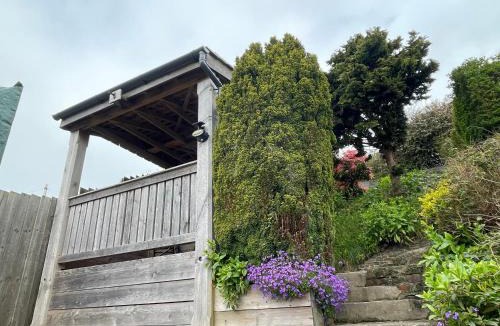 Llanarth House | Gorwel, Spacious 3 Bedroom Cottage near the Beach