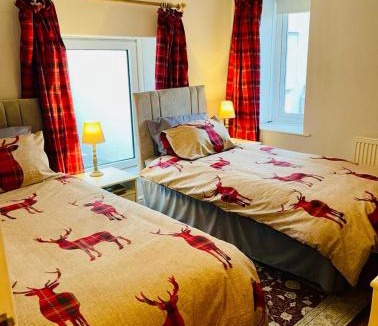Llanarth House | Gorwel, Spacious 3 Bedroom Cottage near the Beach